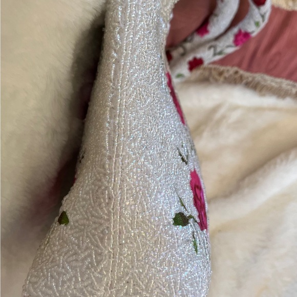 Floral Embroidered White and Pink Handbag excellent condition! Very nice!!! - Picture 9 of 11